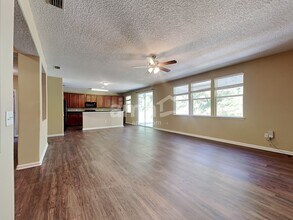 86380 Cartesian Pointe Dr in Yulee, FL - Foto de edificio - Building Photo