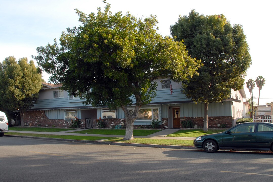 220 N Electric Ave in Alhambra, CA - Foto de edificio