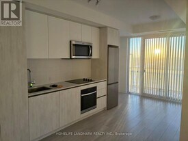 5858 Yonge St in Toronto, ON - Building Photo