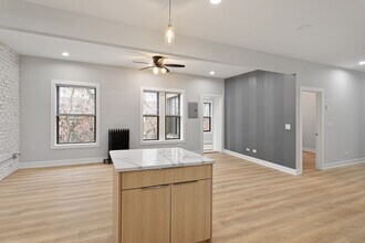 6931 N Lakewood Ave, Unit 2 in Chicago, IL - Building Photo - Building Photo