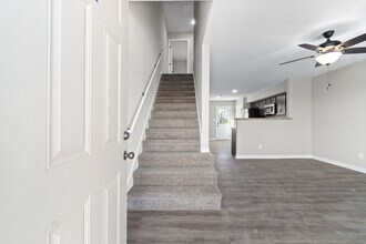 1032 Glenkirk Dr in Clarksville, TN - Foto de edificio - Building Photo