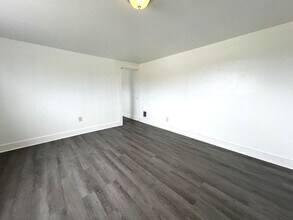 93677 Newport Ln in Coos Bay, OR - Building Photo - Building Photo