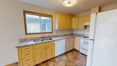 9907-99109 109 Ave in Grande Prairie, AB - Building Photo - Building Photo