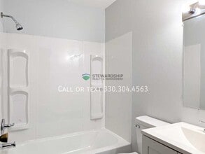 310 Engadine Ct in Sugarcreek, OH - Building Photo - Building Photo