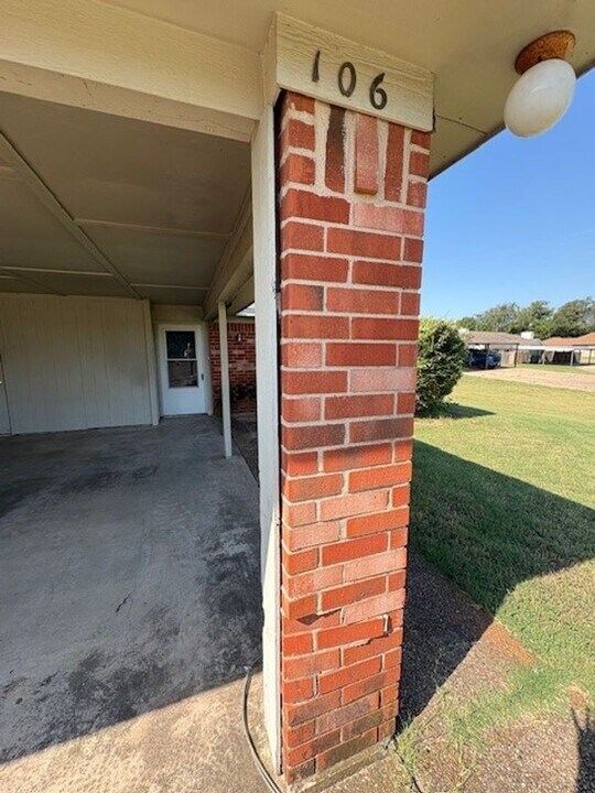 104-106 El Dorado Dr in Hewitt, TX - Building Photo