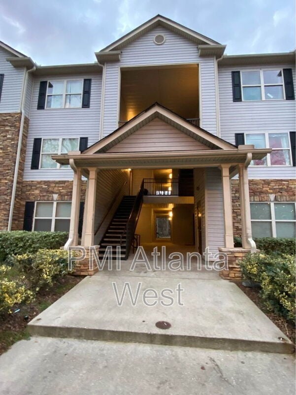 4203 Fairington Club Dr in Stonecrest, GA - Building Photo - Building Photo