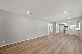 721 20th Ave N in Texas City, TX - Foto de edificio - Building Photo