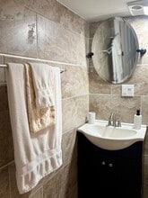 256 Aqueduct Rd, Unit 256 Aqueduct Rd in Cranston, RI - Foto de edificio - Building Photo