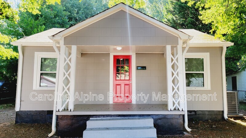 1029 Caldwell St in Statesville, NC - Building Photo