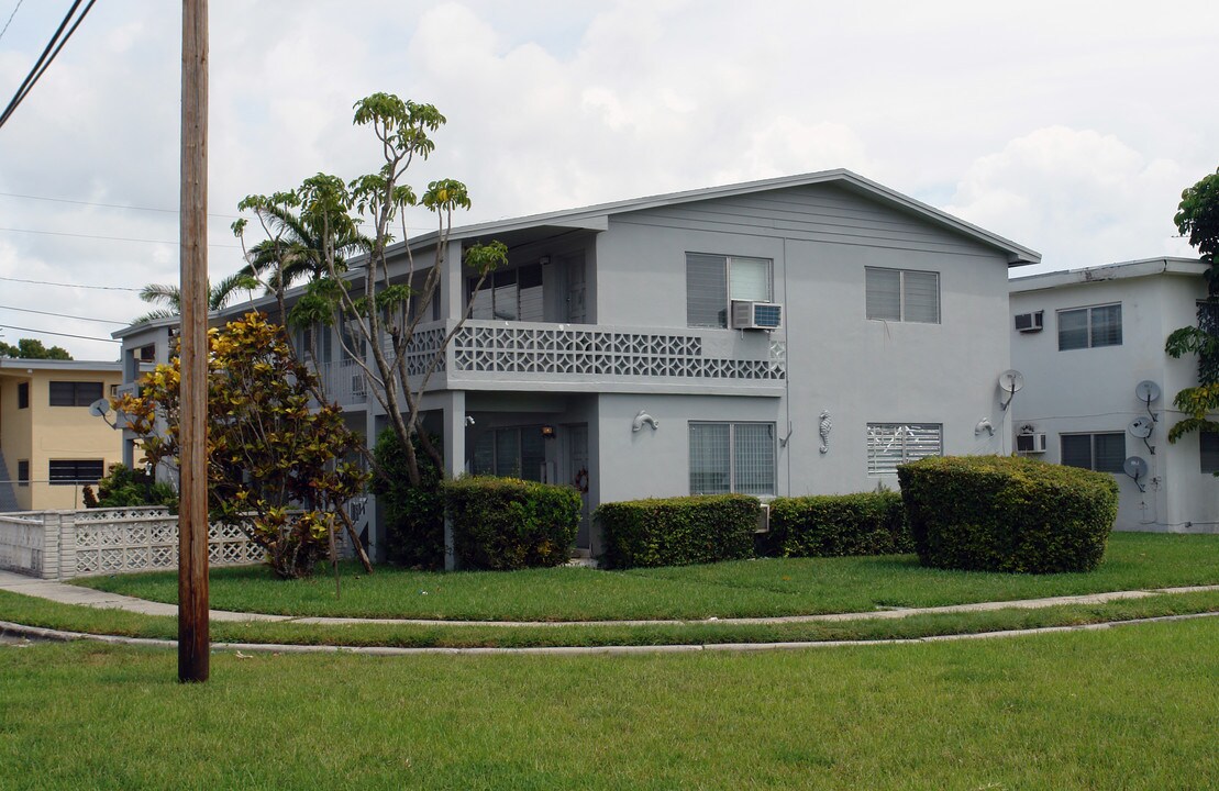 17101 NE 14th Ave in Miami, FL - Building Photo