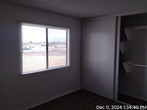 38290 5th St E, Unit 123 in Palmdale, CA - Foto de edificio - Building Photo