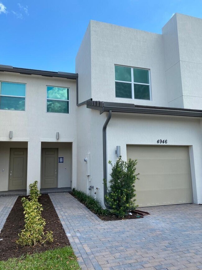 4946 Navali Dr in Wellington, FL - Building Photo - Building Photo