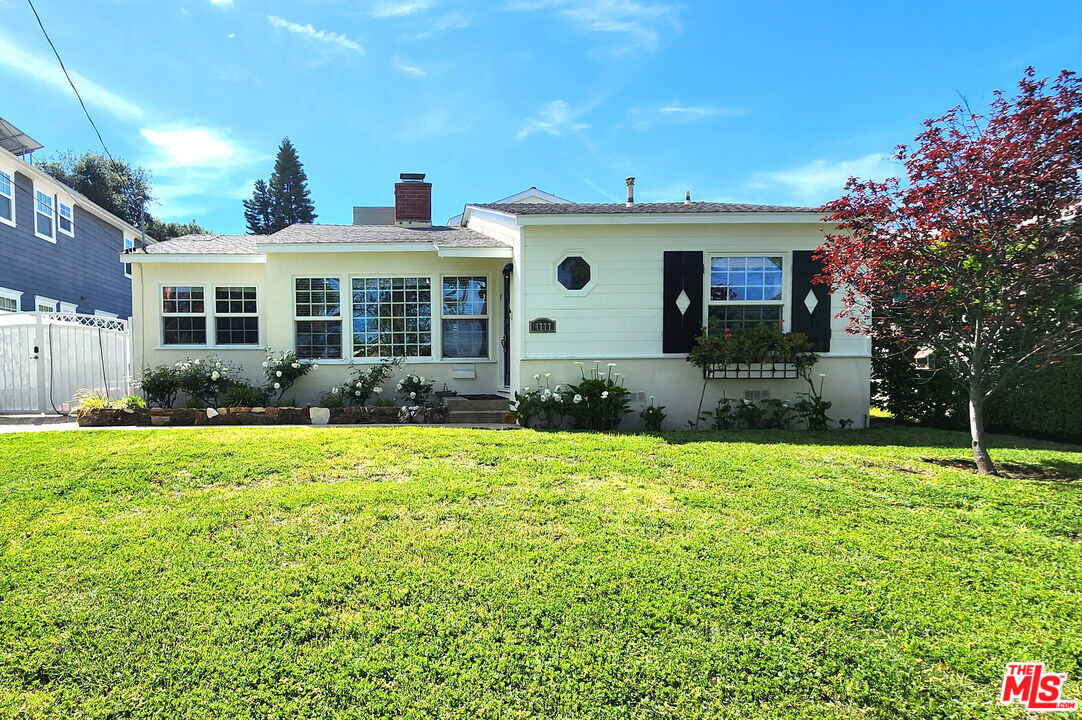 4777 Firmament Ave in Los Angeles, CA - Foto de edificio