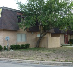 Arbour Oaks in Universal City, TX - Building Photo - Building Photo