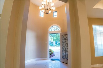 1220 E Agusta Ave in McAllen, TX - Foto de edificio - Building Photo