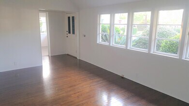 8531 Rosewood Ave, Unit 8531 in West Hollywood, CA - Foto de edificio - Building Photo