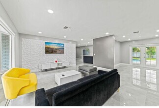 4811 Hayes St in Hollywood, FL - Building Photo - Building Photo