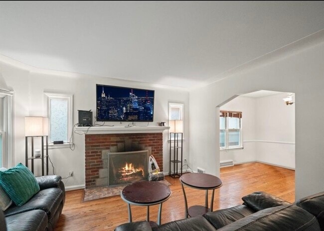 18 Woodward Heights Blvd in Pleasant Ridge, MI - Foto de edificio - Building Photo