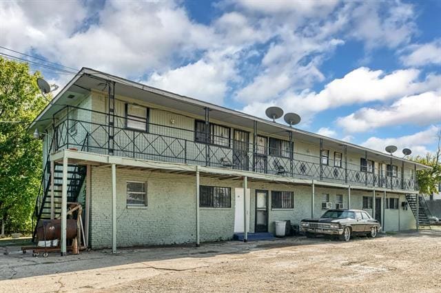 property at 2408 Meyers St