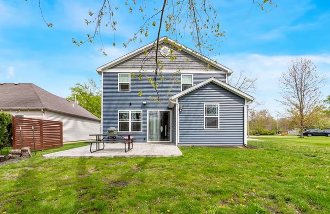 9821 N Marine Key Dr in Syracuse, IN - Foto de edificio - Building Photo