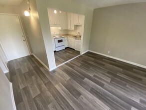 1005 Hickory Hill Ln in Nashville, TN - Foto de edificio - Building Photo