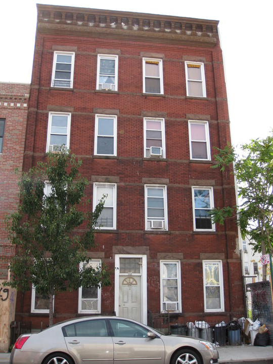 208 Evergreen Ave in Brooklyn, NY - Building Photo