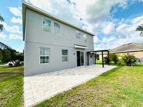 811 Parker Den Dr in Ruskin, FL - Building Photo - Building Photo