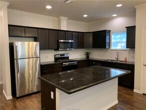 1800 Bamboo St in Bryan, TX - Building Photo - Building Photo