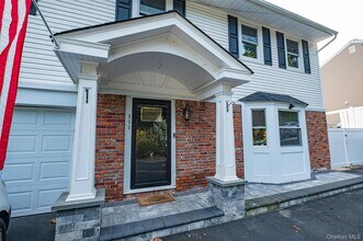 850 St Johnland Rd in Kings Park, NY - Building Photo - Building Photo