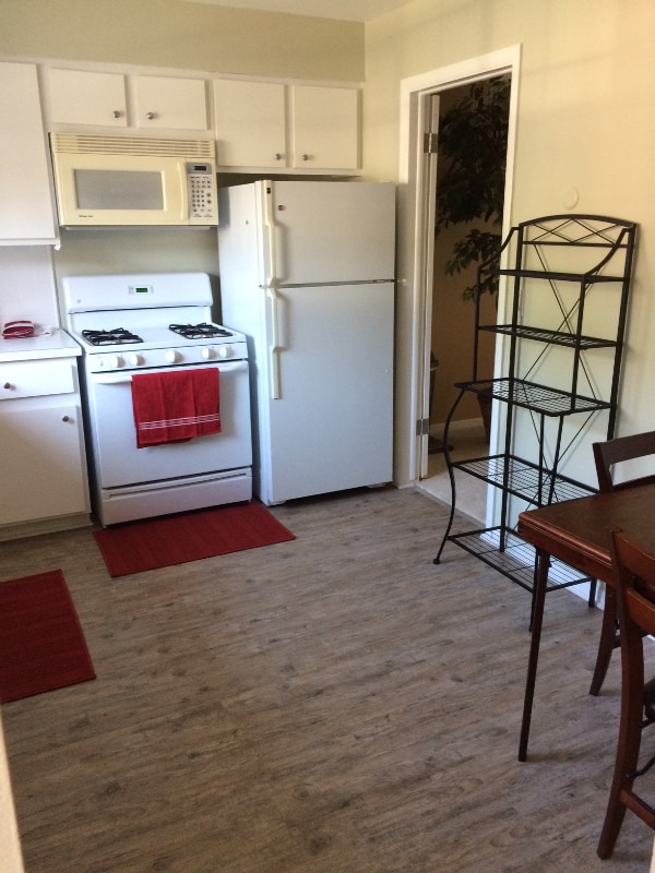 property at 542 Fox Hills Dr S