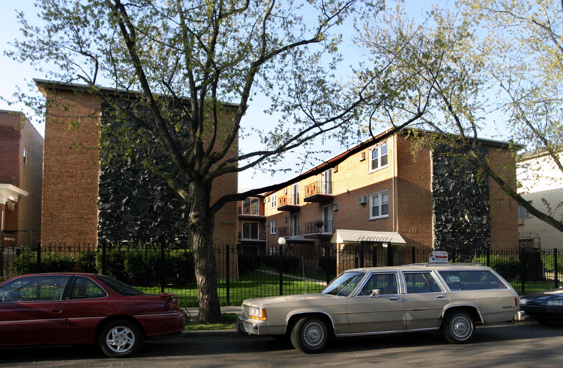 1723-1727 W Touhy Ave in Chicago, IL - Building Photo