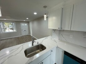 1096 Hopkins Ave in Glenolden, PA - Building Photo