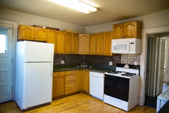1303 E Hennepin Ave in Minneapolis, MN - Building Photo - Building Photo