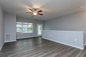 Diamond Ridge Apartments in Janesville, WI - Building Photo - Interior Photo