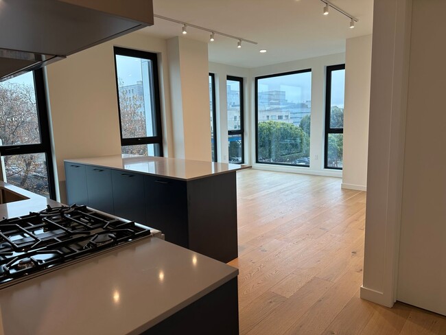 395 6th St in San Francisco, CA - Building Photo - Building Photo