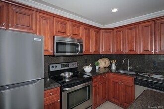 20 Mainsail Dr in Patchogue, NY - Building Photo - Building Photo