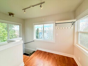 909 W Emerson St in Seattle, WA - Building Photo - Building Photo