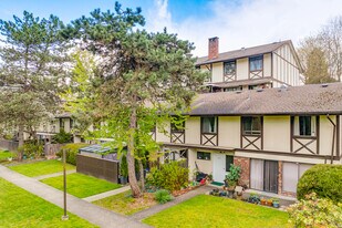 8851 Horne St in Burnaby, BC - Building Photo