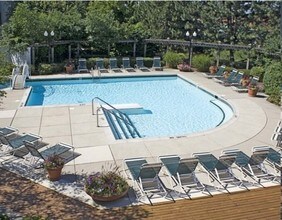 Village Club on Franklin in Southfield, MI - Building Photo - Building Photo