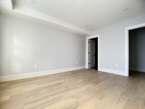 410 Market St, Unit 2F-1 in Boston, MA - Foto de edificio - Building Photo