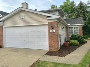 19316 Bradford Ct in Strongsville, OH - Foto de edificio - Building Photo