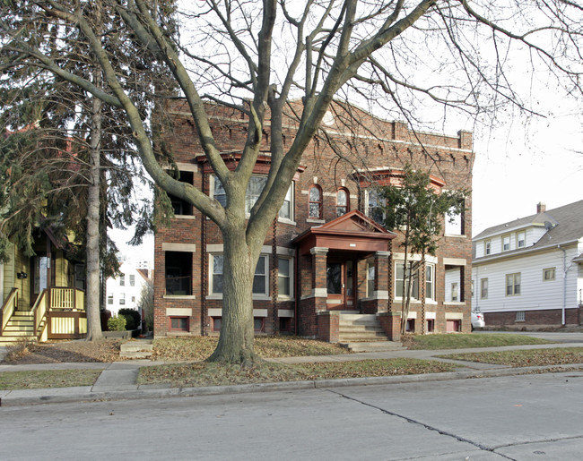 1630 N Humboldt Ave in Milwaukee, WI - Foto de edificio - Building Photo