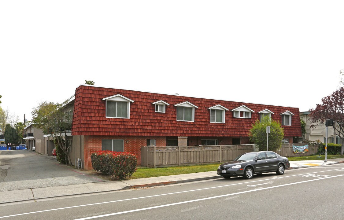 Chateau Beau Apartments in Sunnyvale, CA - Building Photo