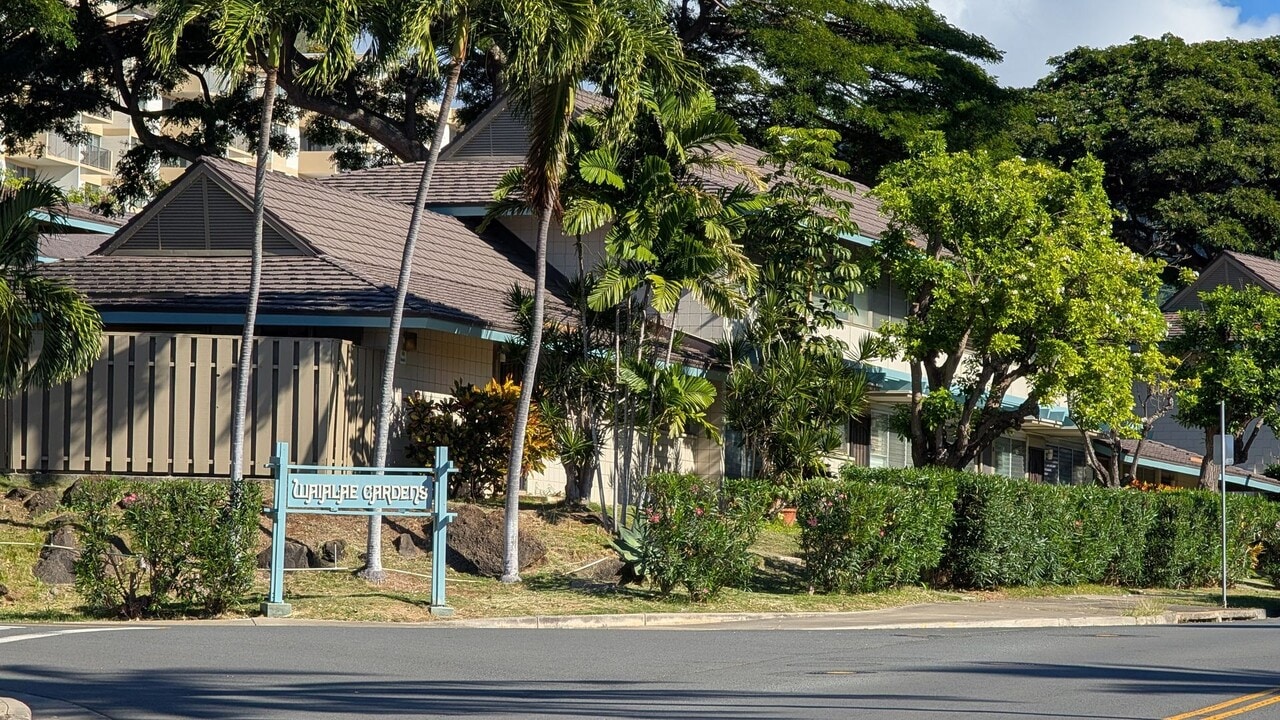 1428 Hunakai St in Honolulu, HI - Building Photo