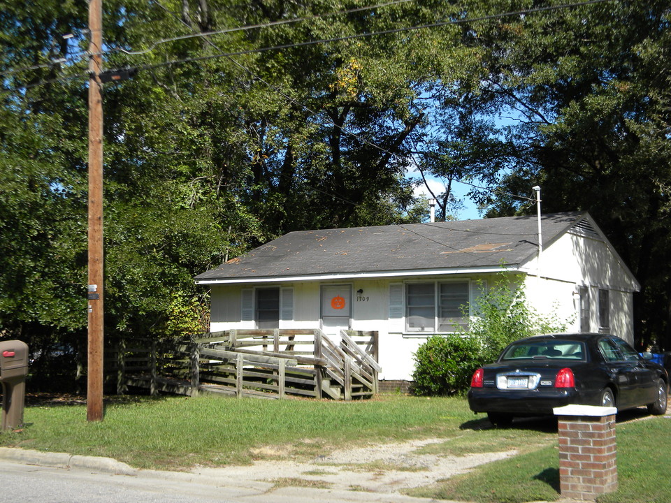 1709 Washington St in Wilson, NC - Building Photo