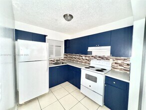 637 SW 10th Ave in Miami, FL - Building Photo - Building Photo