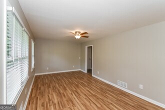 2350 Shancey Ln in College Park, GA - Building Photo - Building Photo
