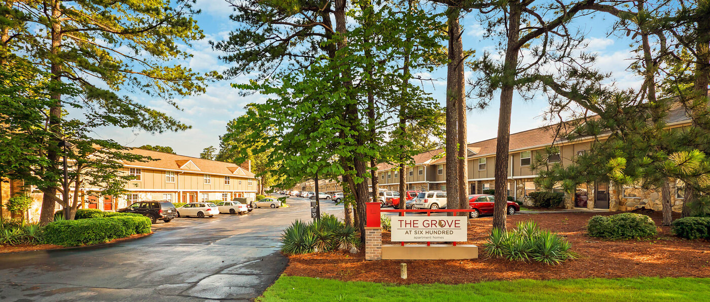 The Grove at Six Hundred Apartment Homes Photo