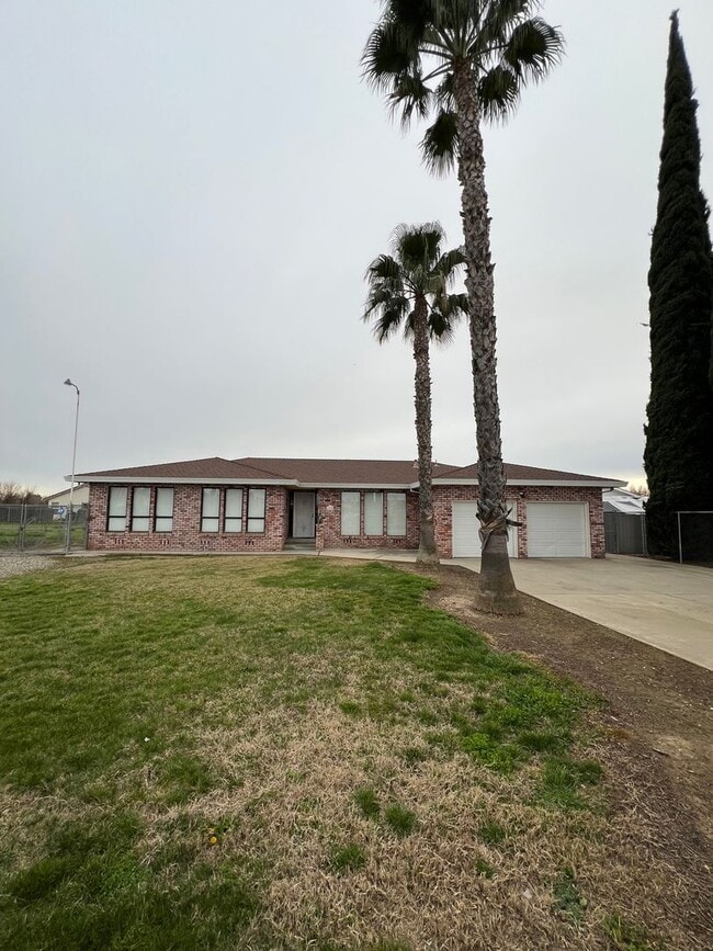 1892 Bridge St in Yuba City, CA - Building Photo - Building Photo