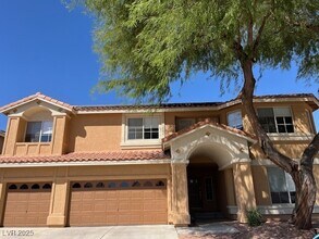 8640 Castle Hill Ave in Las Vegas, NV - Building Photo - Building Photo